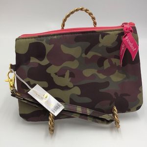 NWT Simply Southern camouflage/pink phone wristlet. Can use phone through cover!